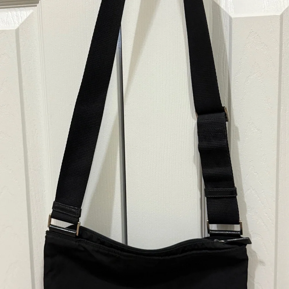 Authentic Prada Nylon Crossbody bag, Black with adjustable shoulder strap - Picture 4 of 14